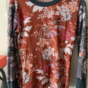 Sundance thermal size medium in red and blue beautiful print